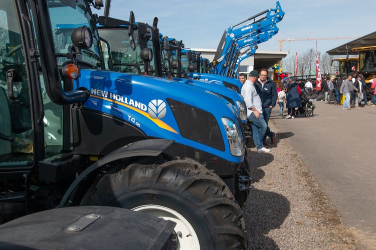 New Holland Schlepper bei Agratec Salching Frühjahrsausstellung 2025