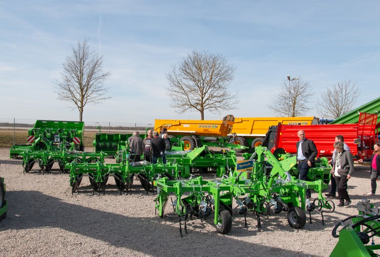 Landwirtschaftsgeräte bei Agratec Salching Frühjahrsausstellung 2025