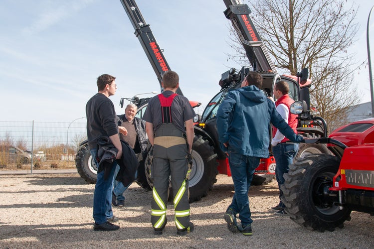 Besucher bei Manitou bei Agratec Salching Frühjahrsausstellung 2025