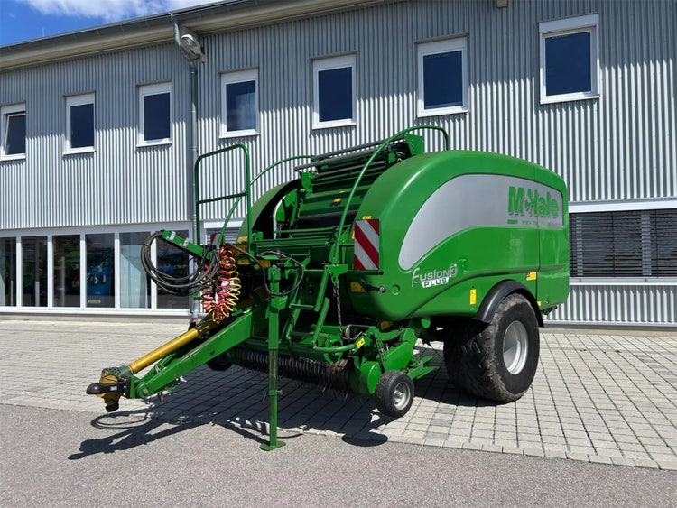 McHale Fusion 3 Plus vor der Filiale der Agratec