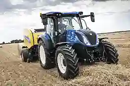 Blauer New Holland Traktor T5.100 DC V Stager im Einsatz