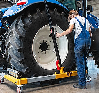 Bild einer Reifenmontage bei Agratec